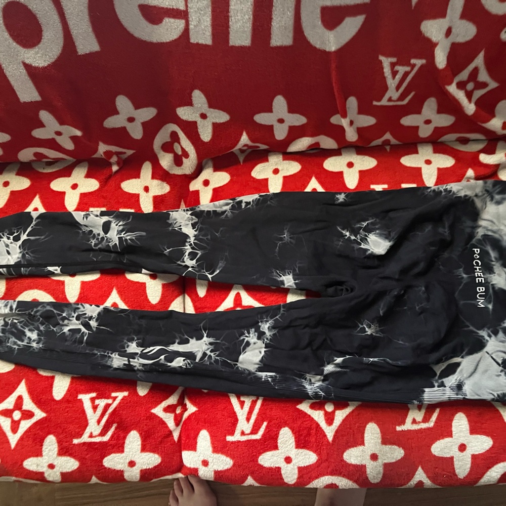 Never worn medium leggings